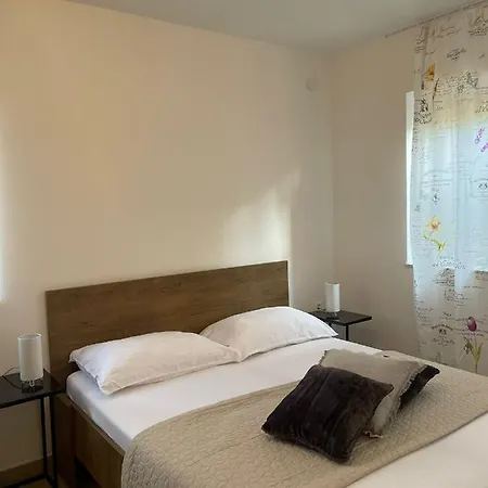 Apartmani Komin Pakoštane Exterior foto
