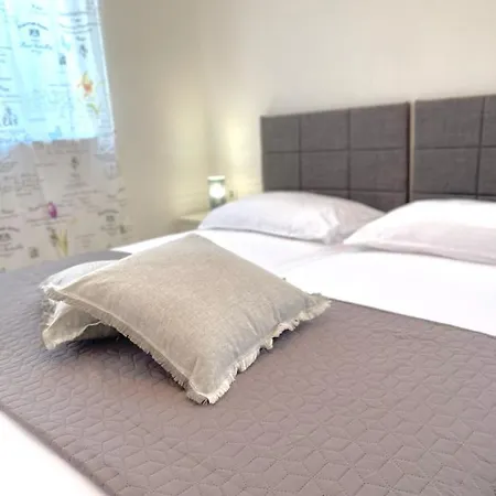 Apartmani Komin Pakoštane Exterior foto