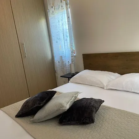 Apartmani Komin Pakoštane Exterior foto