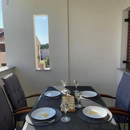Apartmani Komin Pakoštane Exterior foto