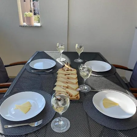 Apartmani Komin Pakoštane Exterior foto